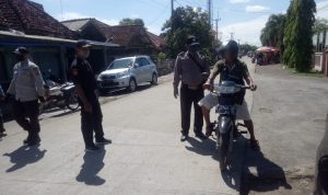 Polsek Cikedung Bersama Koramil Dan Pol PP Lakukan Operasi Yustisi Penanganan Covid-19