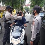 Polsek Indramayu Bagikan Masker Gratis dan Sosialisasikan 3M Upaya Pencegahan Penyebaran Covid-19