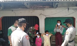 Polsek Anjatan Berbagi Masker