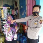 Polsek Cantigi Bagikan Masker Sembari Imbau Protokol Kesehatan