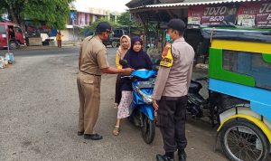 Polsek Karangampel Bersama TNI dan Satpol PP Kembali Edukasi Prokes 3M Pada Masyarakat