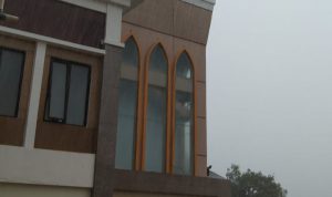 Menara Masjid Islami Center Indramayu Roboh