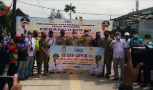 SMSI Bekasi Raya Gandeng PLN Ajak Camat, Danramil, Kapolsek, Lurah dan Karang Taruna Bagikan Masker Gratis Untuk Pengguna Jalan Raya
