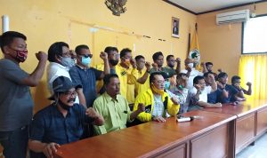 Hilal Hilmawan sebagai Plt.Sekretaris didampingi sejumlah Pimpinan Kecamatan (PK) mengadakan konfrensi pers