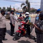 Polsek Anjatan jajaran Polres Indramayu Bersama Petugas Gabungan Rutin Himbau Masyarakat Tetang Pentingnya Protokol Kesehatan