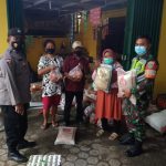 Bhabinkamtibmas Polsek Kedokanbunder jajaran Polres Indramayu Polda Jabar Monitoring & Amankan Penyerahan BPNT