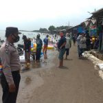 Polsek Juntinyuat Bersama Koramil dan Satpol PP Lakukan Patroli Prokes di Pantai Tirtamaya