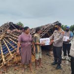 Gerak Cepat, Kapolres Indramayu Bantu Warga Pasekan Yang Rumahnya Roboh Kena Bencana Alam