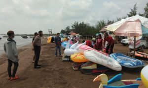 Polsek Indramayu Kota Himbau Penerapan Prokes di Pantai Karangsong dan Waterboom Bojongsari