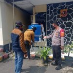 Polsek Juntinyuat Ajarkan Cara Mencuci Tangan Yang Baik Dan Benar Kepada Masyarakat