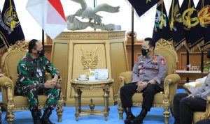 Kunjungi KSAU, Kapolri Harap Sinergitas Dari Atas Hingga Bawah Tegakan Displin Prokes Masyarakat