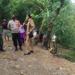 Polsek Sukagumiwang Tinjau Lokasi Bergesernya Tanggul Sungai Cimanuk