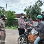 Polsek Sliyeg Bersama Koramil Serta Pol PP Laksanakan Ops Yustisi dan Bagikan Masker di Jalan