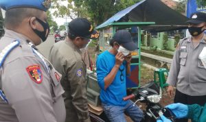Kapolsek Kedokanbunder Pimpin Ops Yustisi Gabungan Tiga Pilar dan Pembagian Masker