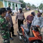 Polsek Tukdana Bersama Petugas Gabungan Kembali Laksanakan Ops Yustisi dan Pembagian Masker