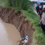Kapolsek Terisi Monitor Longsornya Sebagian Tanggul Sungai Cipanas