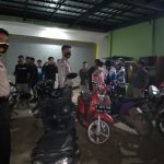 Sosialisasi PSBB Secara Proporsional, Polsek Terisi Bubarkan Kerumunan Anak-Anak Muda