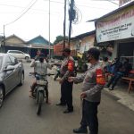 Upaya Putus Mata Rantai Covid-19, Polsek Widasari Bagikan Masker Gratis