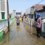 Polsek Kandanghaur Bersama Satpolair Monitoring Situasi Banjir Rob