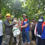 Pertamina RU VI Peduli, Bantu Evakuasi Korban Banjir Indramayu