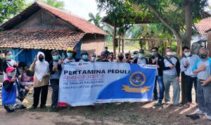Pekerja BKJT II Pertamina RU VI Peduli Korban Banjir