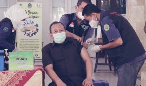 Suami Bupati Terpilih Jalani Vaksinasi Covid-19
