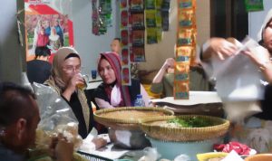 Bupati Nina Agustina Cicipi Kuliner Rumbah Darinih