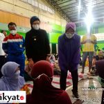 Menteri Sosial Salurkan Bantuan Kepada Warga Pengungsi Paska Terbakarnya Kilang Balongan
