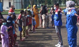 Hilangkan Trauma, Pekerja Milenial Pertamina Ajak Anak-Anak Bermain