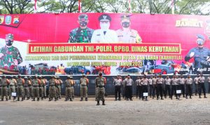 Napak Tilas Dan Kibarkan Bendera Merah Putih Raksasa, Awali Latgab Sar Di Madiun