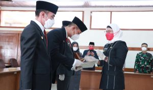 Bupati Nina Agustina Lantik tiga Pejabat Pimpinan Tinggi Pratama