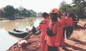 Seorang Warga Saat Akan Buang Air Tenggelam di Sungai Cipelang Indramayu