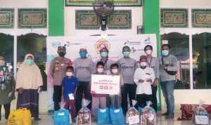 Karang Taruna Desa Balongan Beri Santunan Kepada Anak Yatim Piatu