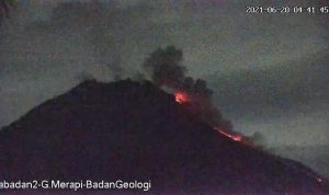 Awan Panas Guguran Merapi Meluncur 1.500 M Barat Daya