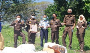 Sudah Berkekuatan Hukum Tetap, Kejari Indramayu Musnahkan Barang Bukti Petasan Sebanyak 4.960.000 Butir