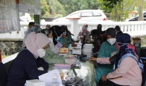 Ratusan Warga Kecamatan Sindang Terima Vaksinasi Dari Kodim 0616/Indramayu