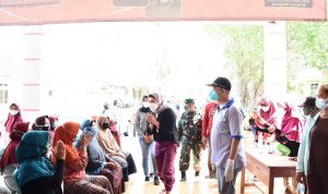 Giat Serbu Vaksinasi, Bupati Nina Agustina Sumbangkan Doorprize