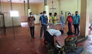 PN Indramayu Sembelih Hewan Korban Untuk Dibagikan Kepada Masyarakat