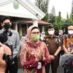 Bupati Nina Agustina: Bansos Segera Distribusikan Kepada Masyarakat Terdampak Pandemi Covid-19