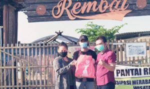 Pelaku Usaha Wisata Kecamatan Juntinyuat Terima Bansos