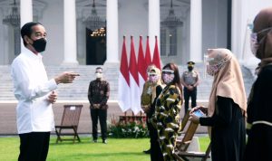 Serahkan BPUM, Presiden Dorong Pelaku Usaha Mikro Tidak Putus Asa di Tengah Pandemi