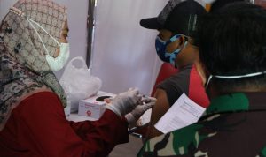 Percepat Pembentukan Herd Immunity , Pertamina RU VI Lanjutkan Program Vaksinasi