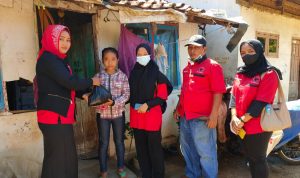 Peringati HUT RI KE 76, PAC PDIP Wongsorejo Bagikan Sembako & Vitamin