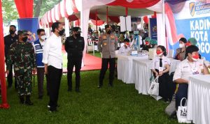 Presiden Tinjau Kegiatan Vaksinasi Kolaborasi Kebangsaan bagi Para Pelajar