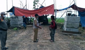 Camat Losarang Minta Kontraktor Bertemu Petani Yang Merasa Dirugikan Dari Jatuhnya Kabel Sutet