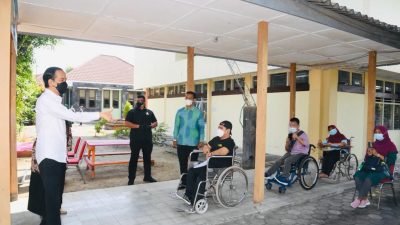 Presiden Tinjau Vaksinasi Pelajar SLB di DIY