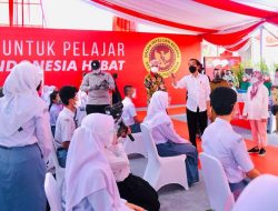 Tinjau Vaksinasi Pelajar di Kabupaten Sukoharjo, Presiden: Jika Sudah Divaksin, Segerakan PTM Terbatas