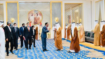 Tiba di Dubai, Presiden Jokowi Disambut Ruler of Dubai dan Saksikan Pertukaran Sejumlah Nota Kesepahaman