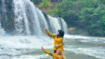 Tim DPP Prawita GENPPARI Kunjungi Eksotisme Curug Dendeng