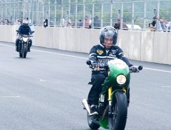 Saat Presiden Jokowi Jajal Sirkuit Mandalika Naik Motor Miliknya